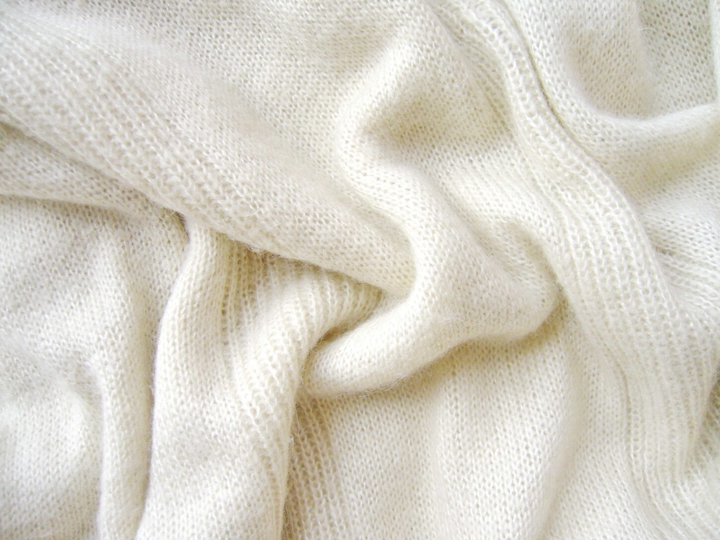 Alpaca Cotton, ein Raw Yarn von Spoerry 1866, hier in Weiss.